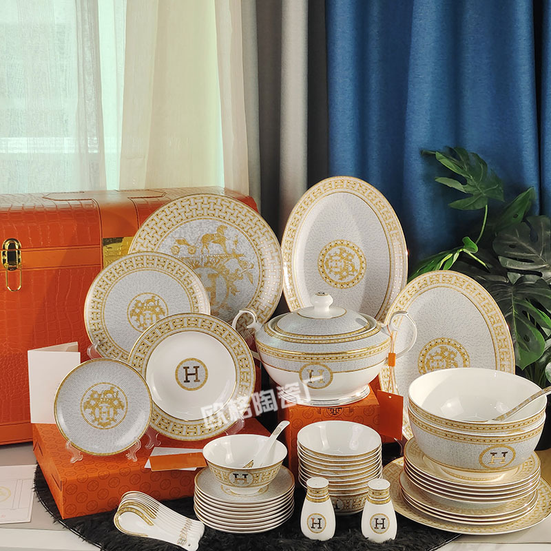 Cross-Border European-Style Dishware Set, High-End 50-Piece Set for Home Use, Gold Carriage Design, Light Luxury Housewarming Bone China Bowl Gift Box Set