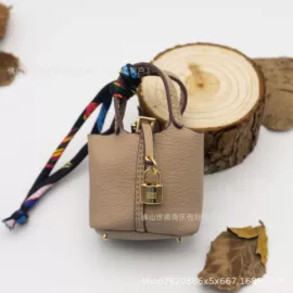 包挂件;airpods耳机壳