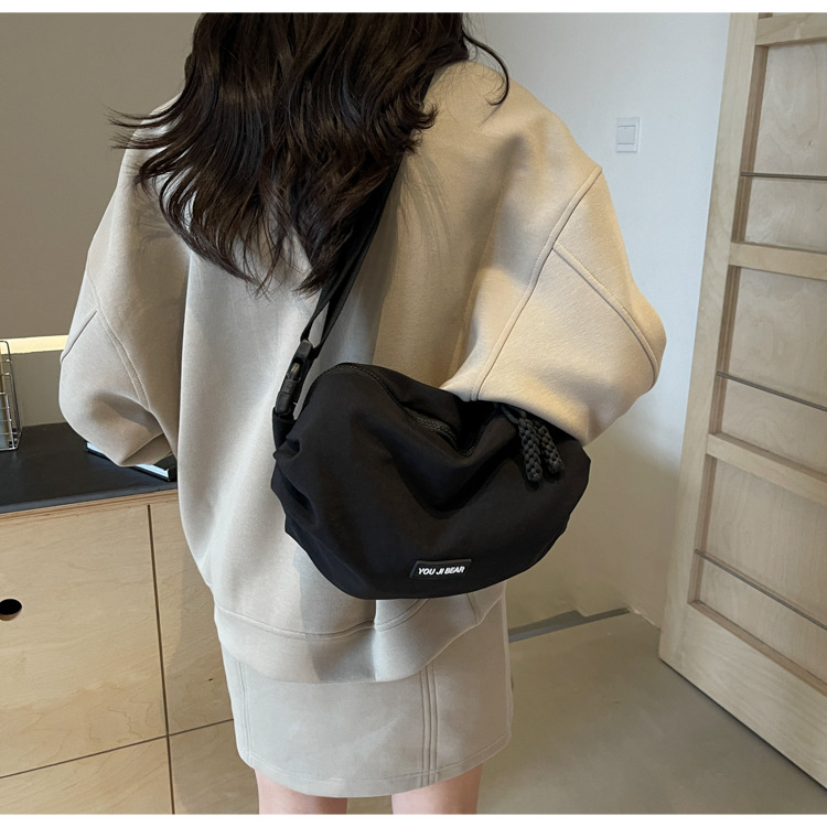 Nuevo bolso de hombro casual ligero de tela Oxford de gran capacidad simple y moderno, bolso de mensajero portátil al aire libre de moda