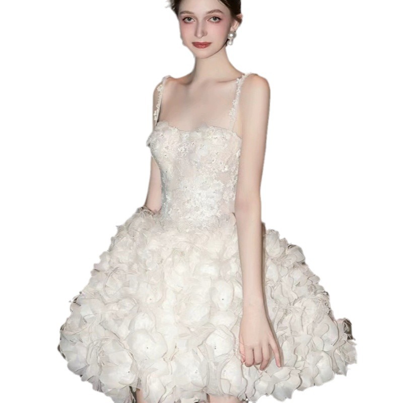 Vestido de novia ligero estilo francés con tirantes finos, nueva colección primavera 2026, diseño floral exclusivo, para ceremonia de adultos, examen de arte, vestido cisne blanco.