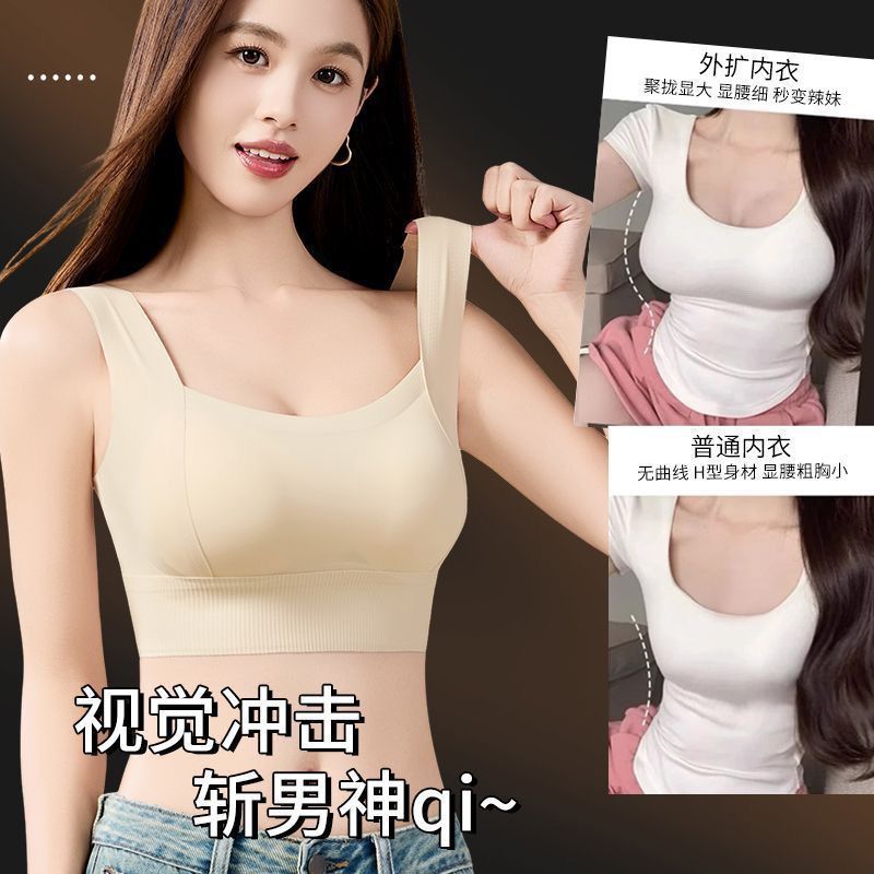 胸が大きくて、跡のない下着の女性が集まっています。|undefined