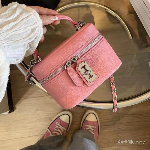 Niche design chain mobile phone bag for women 2024 new lock square box bag fashionable one-shoulder crossbody bag for women