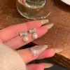 Серебристый, с серебряным штифтом