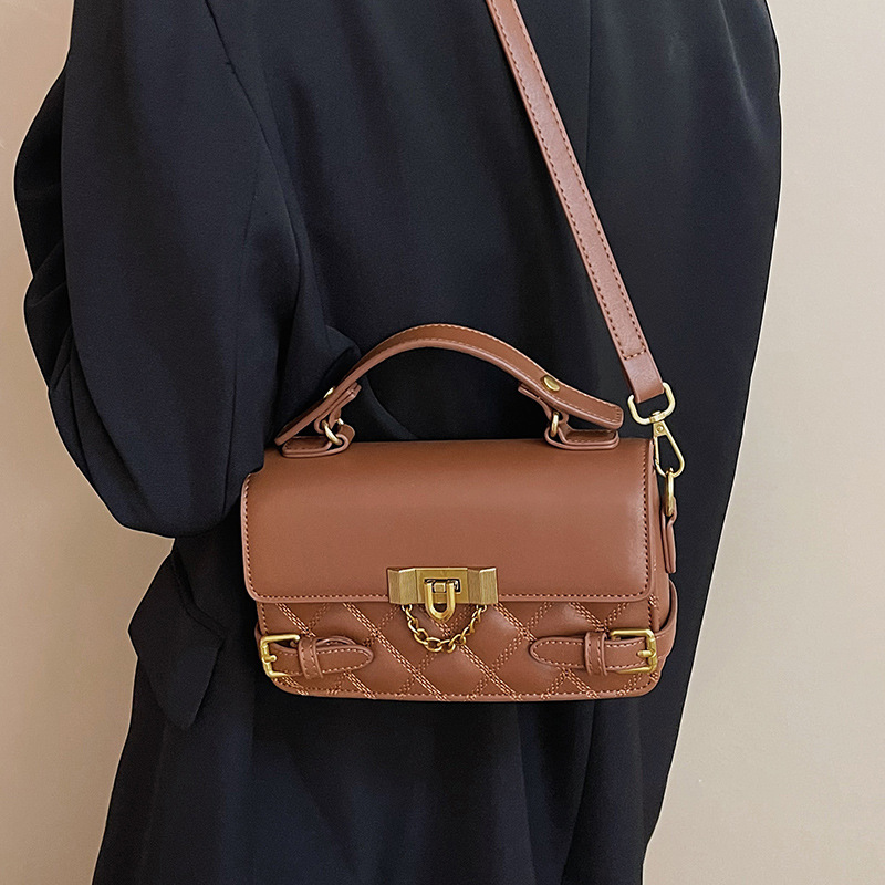 Bolso pequeño retro de alto grado 2023 nuevo bolso de mujer estilo occidental bordado hilo todo partido bolsa de mensajero popular portátil pequeño bolso cuadrado