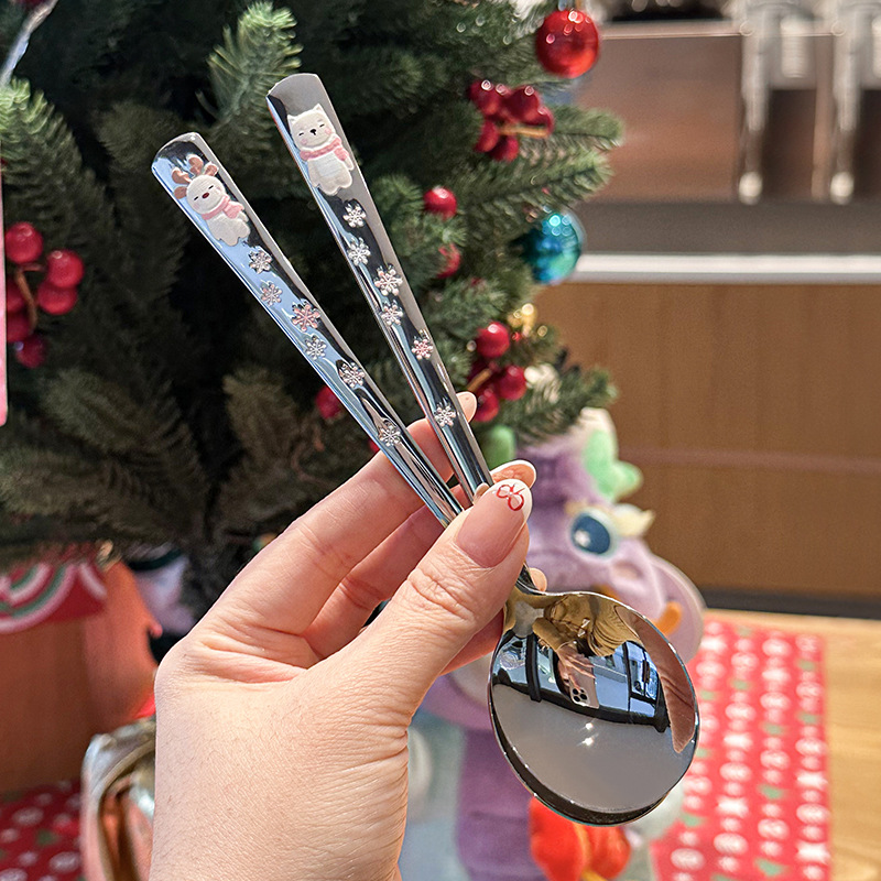 Cuchara de acero inoxidable estilo coreano con reno grabado_voghion.com