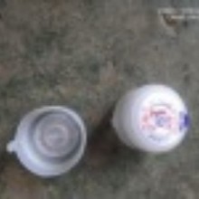 ����ˮͰ�������w��һ���԰�ɫ�N�ϸ��C������ˮͰ����Ͱ�w�����w