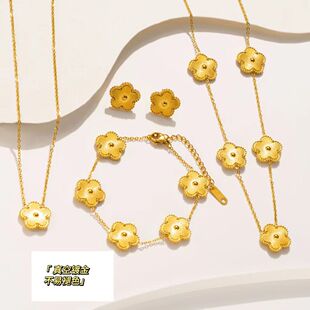 Light luxury five-leaf flower laser pendant titanium steel necklace women's all-match batch flower suit high-grade new simple non-fading