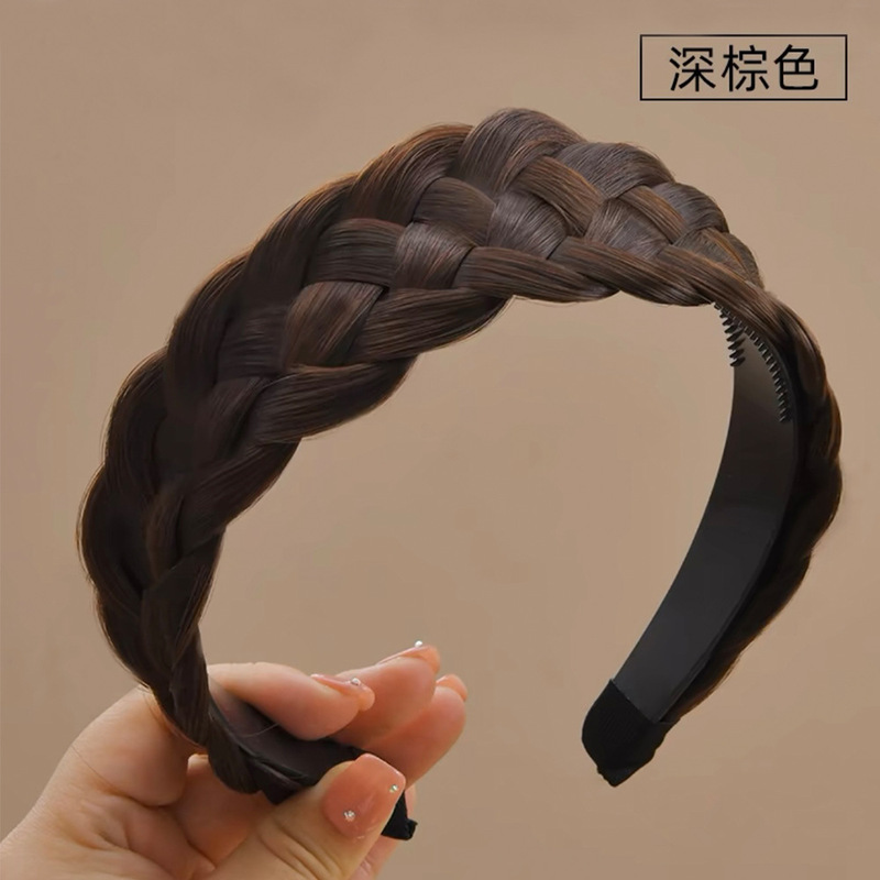 かつらのカチューシャを広げて、六つのつまみを厚くします。|undefined