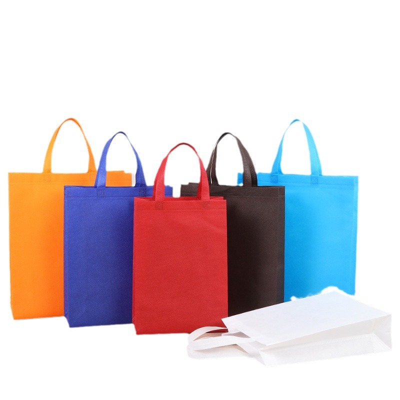 Bolsa de mano no tejida de color vertical en stock para aumentar el embalaje de regalo en blanco imprimible logotipo bolsas no tejidas