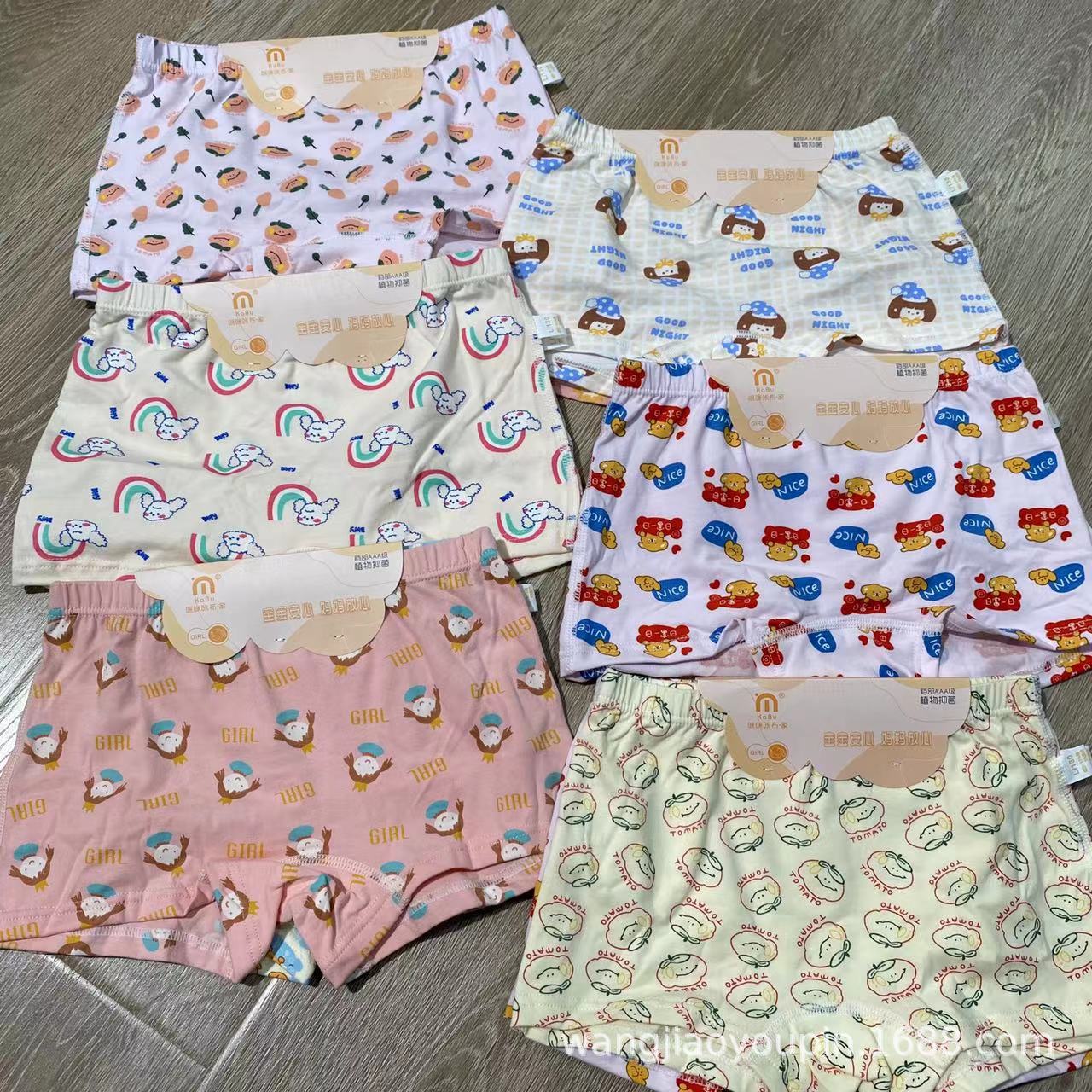 Flower pattern will be shipped randomly.