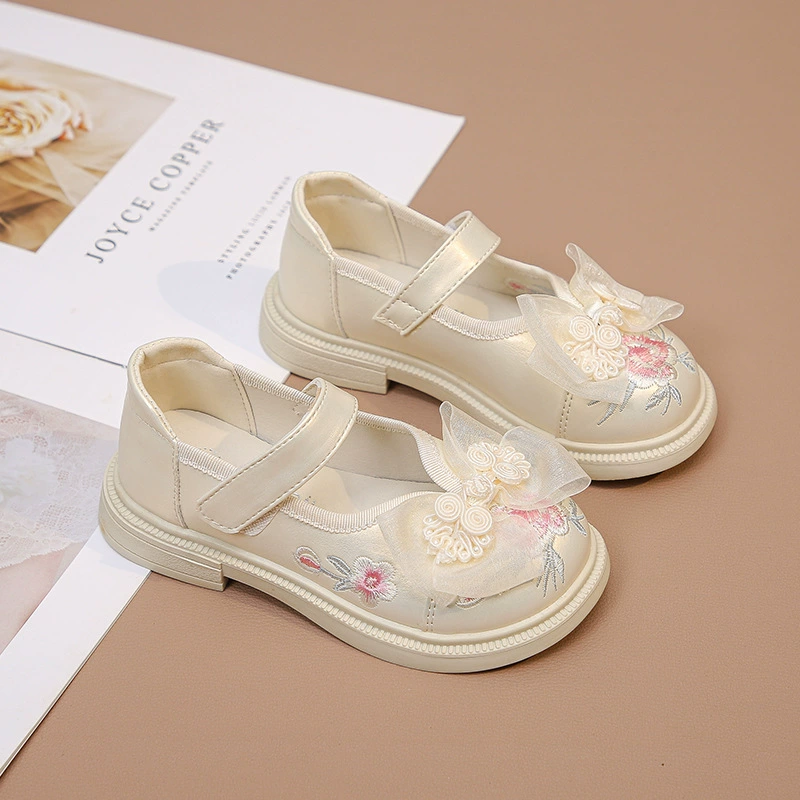 2024 Летняя новая девушка Принцесс обувь Детская обувь Национальная ветреная вышитая обувь Hanfu Летняя женская обувь маленькая кожаная обувь