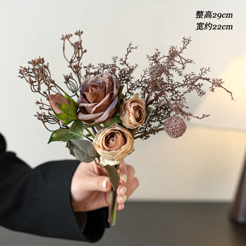 Bouquet de notes à la main de Mei enduit de curry profond