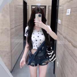 亚比设计感千禧辣妹复古磨破牛仔背带短裤女春夏包臀显瘦时尚热裤