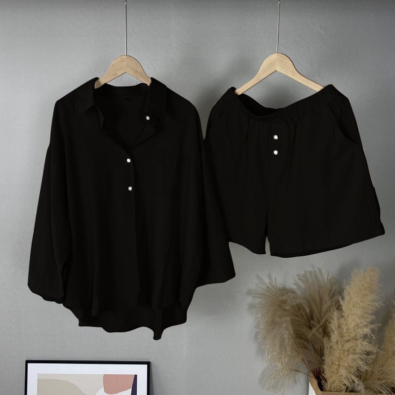 Completo estivo da donna in cotone e lino, composto da camicia e pantaloncini, tinta unita, due pezzi._voghion.com