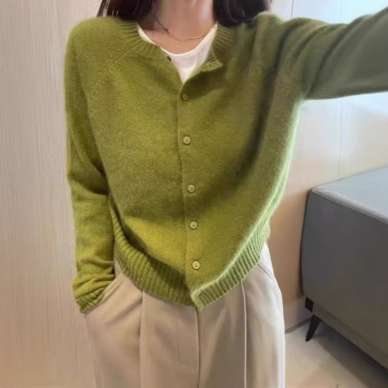 25 Spring and Autumn Cashmere Cardigan Women's Loose Short Sweater Women's Jacket Soft and Waxy Easiest for Match Temperament Knitted Sweater Slimming