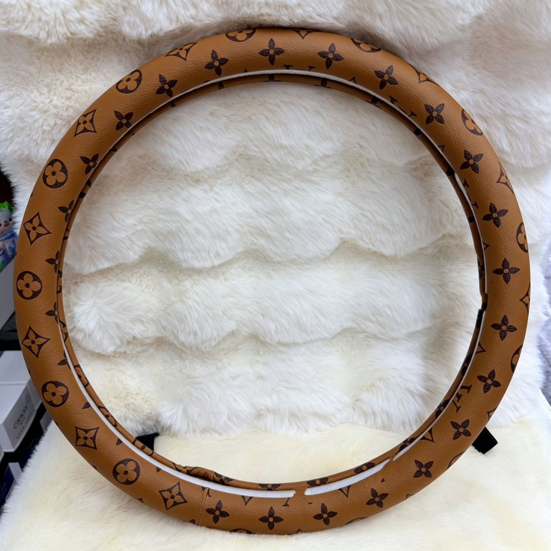 Four-Season Universal Fashion Car Steering Wheel Cover for Women, Trendy Brand Handlebar Cover, Universal Leather Interior Cover