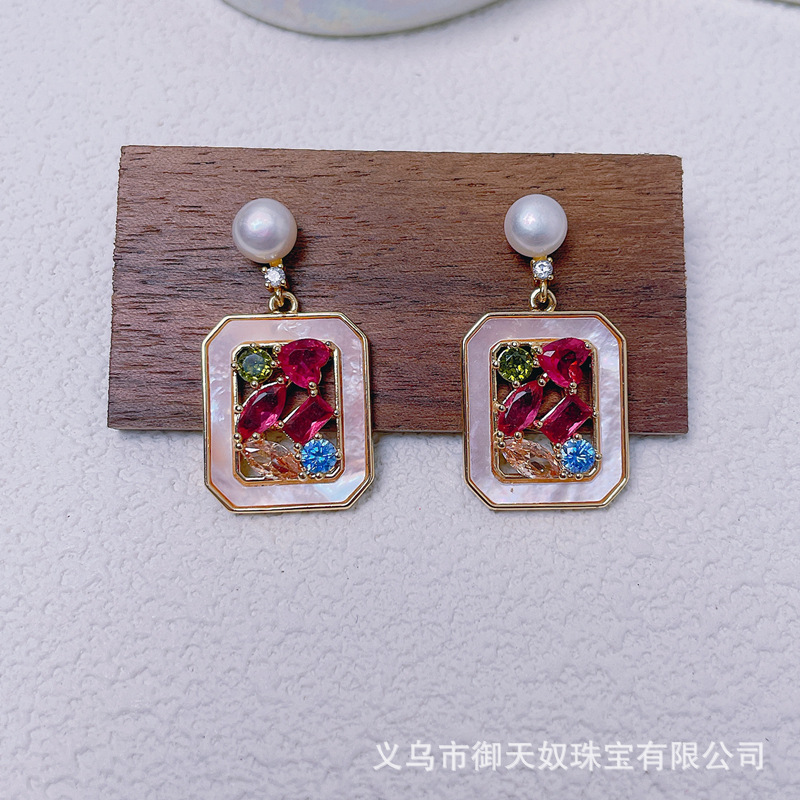 여성을위한 천연 담수 진주 목걸이 국경 인터넷 연예인 지르콘 틈새 새로운 디자인 브로치 기질 다목적 세트