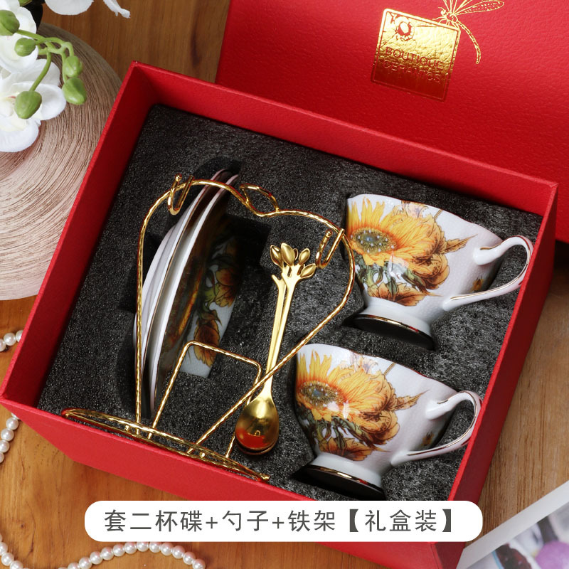 Juego de tazas de café de cerámica británica, porcelana de hueso de girasol de estilo europeo de alto valor, exquisita taza de té de la tarde, souvenirs