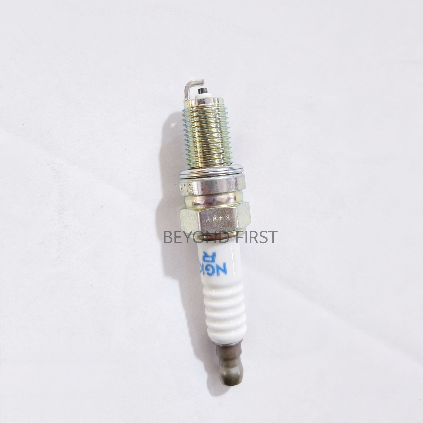 Cross-border NGK Spark Plug DCPR6E 3481 for four-stroke outboard motors 2.5-30 horsepower, original from Haidongfa