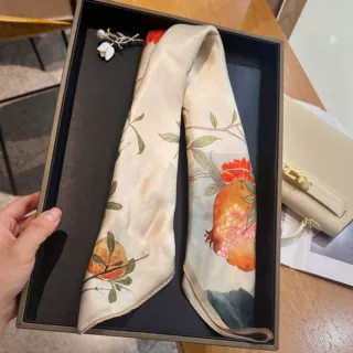 工厂定制真丝丝巾小方巾女桑蚕丝围巾春秋夏季薄款小丝巾时尚领巾