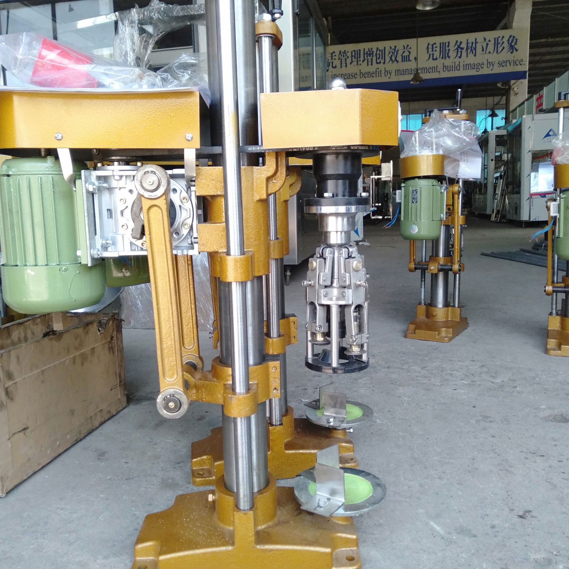 半自动辣椒酱旋盖机 马口铁盖封口机 酱类玻璃瓶铁盖拧盖机半自动