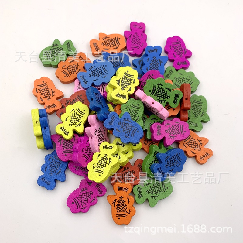 30*22mm color de dibujos animados grueso pescado botón de madera 5mm de grosor lindo pequeño pez niño botón de madera 50 por paquete