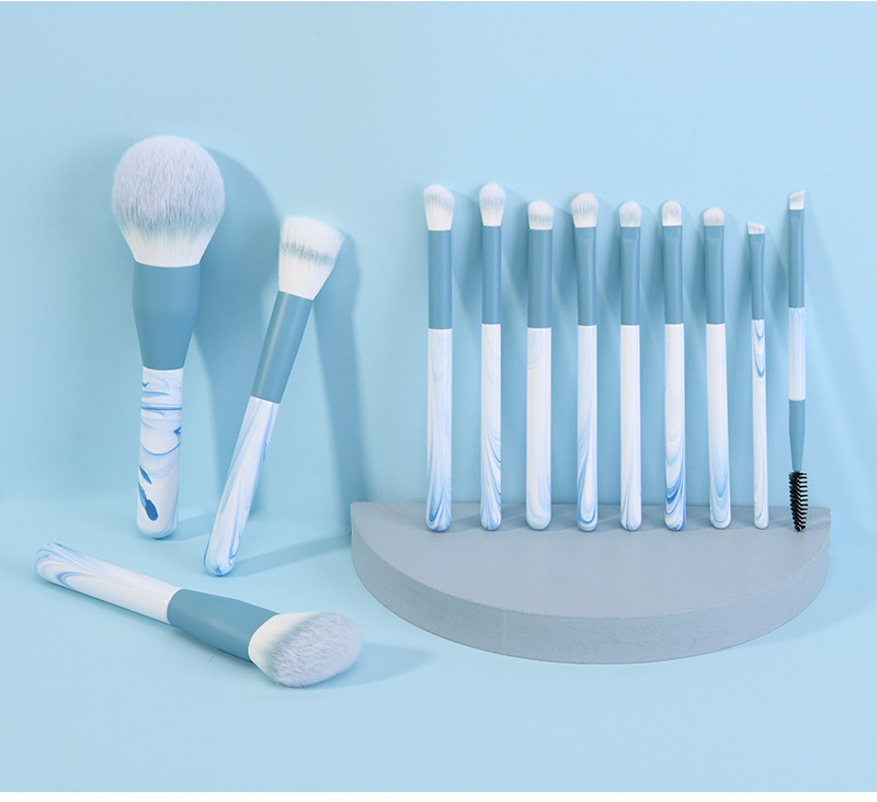 Juego de brochas de maquillaje, nuevo modelo, 12 piezas, juego completo de maquillaje de sombra de ojos, tubo de cobre grueso, cerdas suaves, herramientas de belleza para principiantes