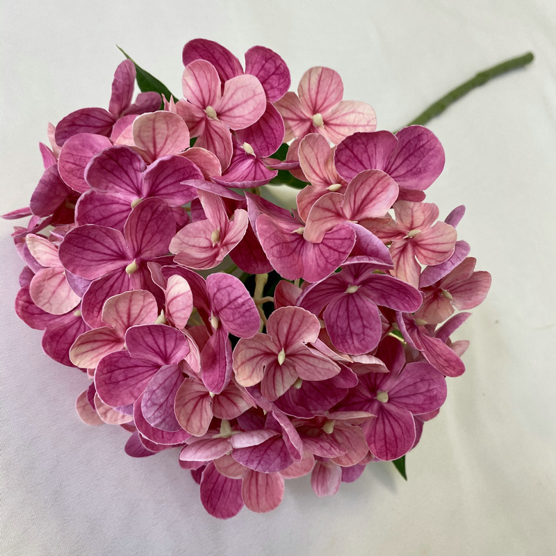 手触り婉曲約72枚のアジサイの家庭装飾花芸結婚祝いに偽花の手触りソフトゴムを配置してアジサイの花をシミュレーションした|undefined