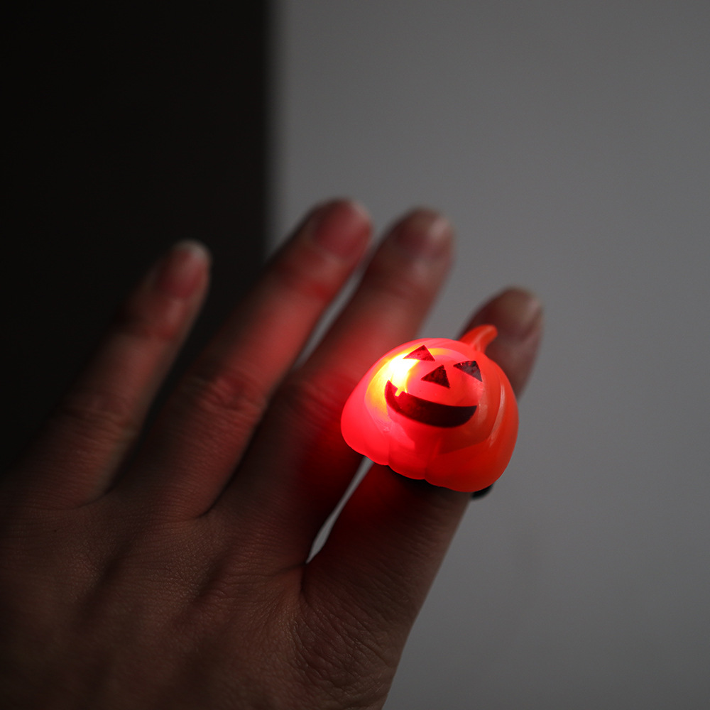 Halloween luminoso anillo plástico calabaza luz anillo murciélago cráneo anillo niños truco anillo de juguete