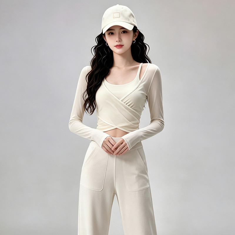 Fitness running suit for women, featuring a gentle style, long-sleeved top, and high-stretch, slimming athletic pants, suitable for everyday wear and yoga Fitness running suit for women, featuring a gentle style, long-sleeved top, and high-stretch, slimming athletic pants, suitable for everyday wear and yoga