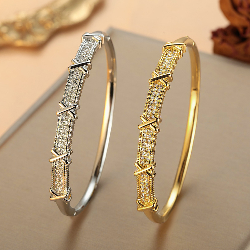 Cross-border diamond-encrusted bracelet, real gold electroplated, unique and high-end women's jewelry, clasp bracelet, personalized full-diamond bracelet