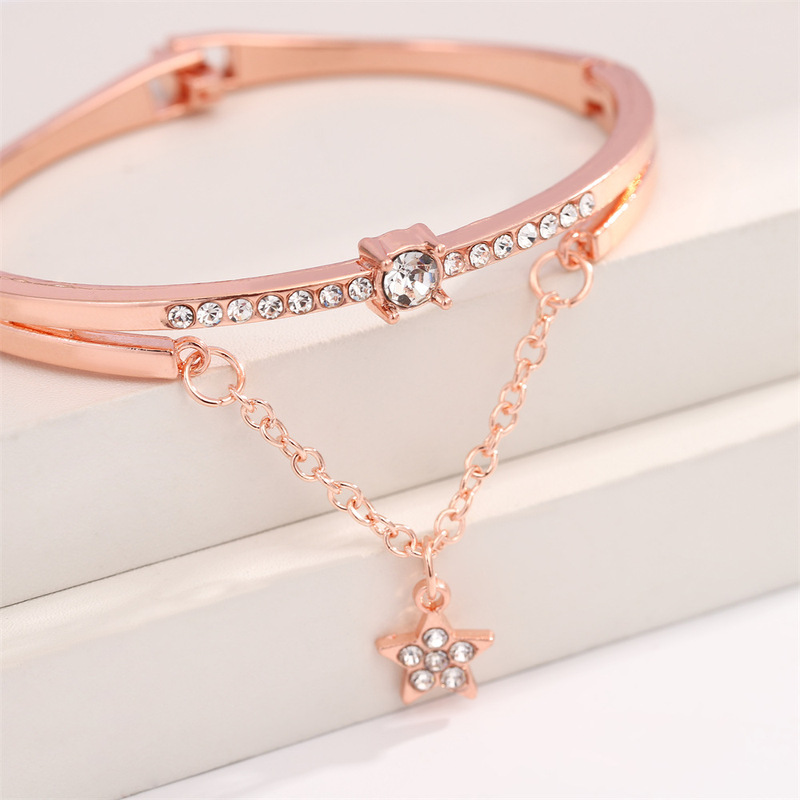Cross-Border Women's Jewelry Korean Style Five-Pointed Star Diamond-Encrusted Bracelet Metal Women's Artistic Personality Trend Chain Cross-Border Women's Jewelry Korean Style Five-Pointed Star Diamond-Encrusted Bracelet Metal Women's Artistic Personality Trend Chain