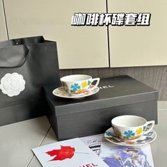 小香ins風コーヒーカップセットヨーロッパ式軽豪華な昼寝茶陶磁器コーヒーカップ2杯2皿ギフトボックス