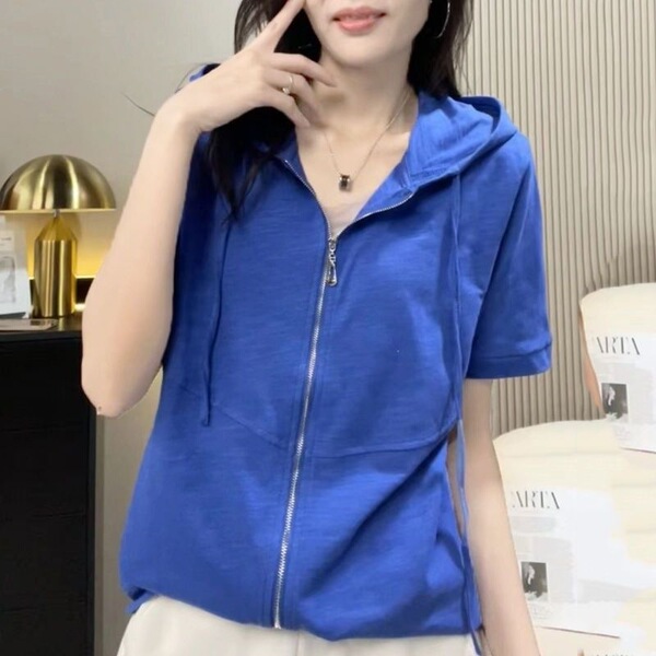 T-shirt with hood
