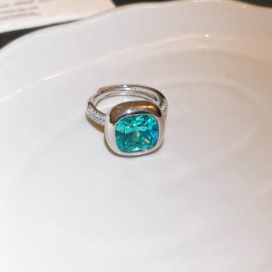 Anillo cuadrado geométrico de zircón pendientes ligero de lujo de alto nivel pendientes de estilo simple nicho de la personalidad conjunto de joyería al por mayor