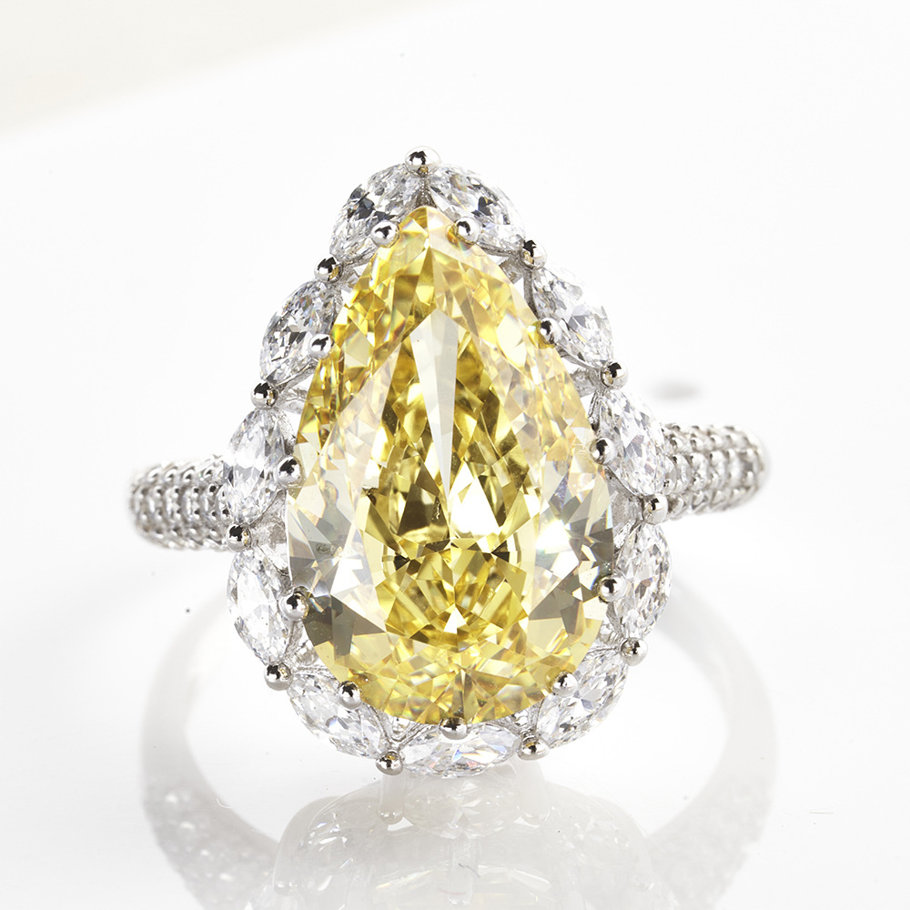 En forma de pera en forma de gota corte amarillo alto carbono diamante anillo de 6 quilates diamante grande Super Flash diamante artificial anillo femenino