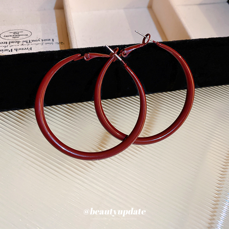 Pendientes redondos geométricos rojos con aguja de plata, pendientes retro de alto nivel, estilo de Hong Kong, pendientes de temperamento 2025 nuevos pendientes para mujer