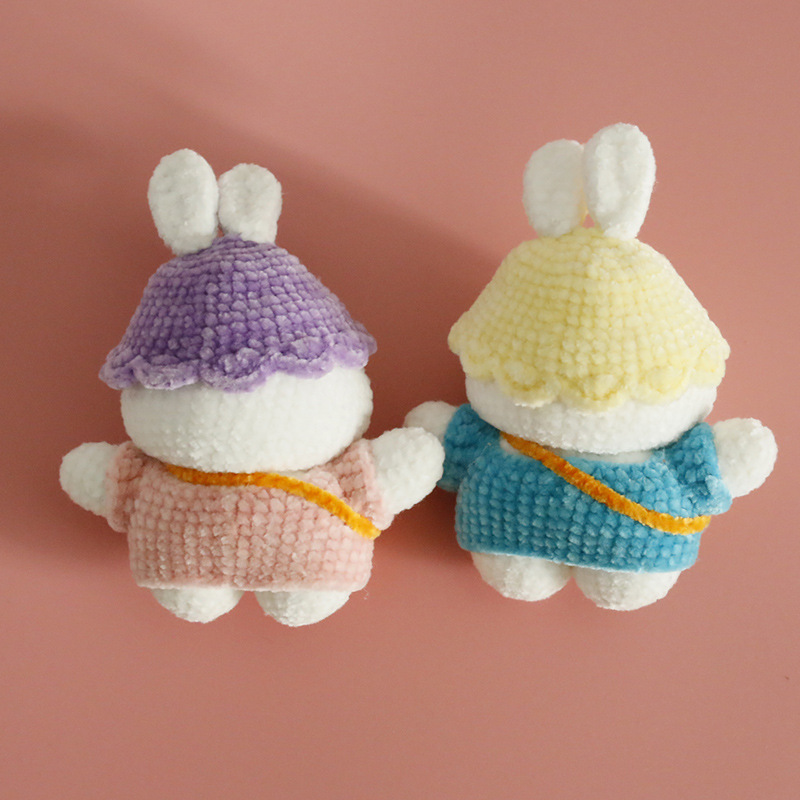 Súper lindo de dibujos animados muñeca tejida a mano exquisita lana ganchillo conejo colgante nuevos adornos hechos a mano producto terminado