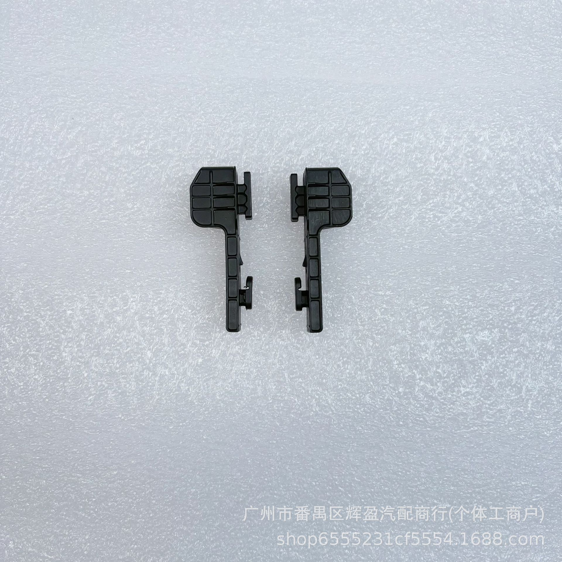 LR137034 is suitable for Land Rover Defender 90/110/130 sunroof bracket folding curtain clips
