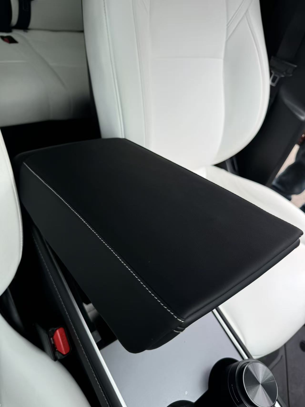 Suitable for Tesla's New Version of Model 3/Yl Car Armrest Box Storage Box Protective Cover Armrest Box Heightening Pad