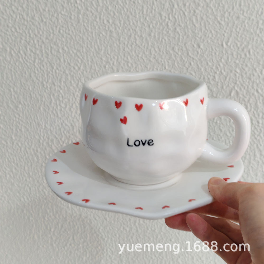 Taza de café de cerámica navideña irregular, linda taza con diseño de flores y corazones pintados a mano, juego de taza y platillo para té de la tarde