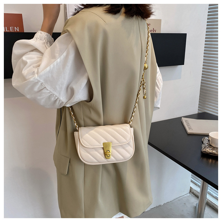 Fashion Chain Solid Color Shoulder Messenger Small Square Bag Wholesale display picture 7