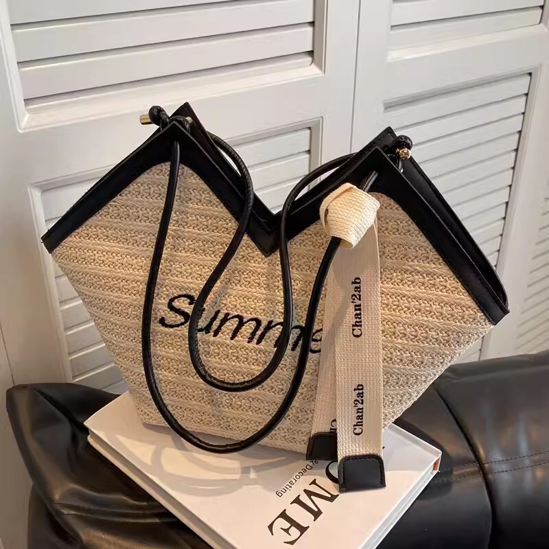 Shoulder Bag Girl's Advanced Sense Niche Design Summer Straw Bag Simple Large Capacity Student Artistic Handbag