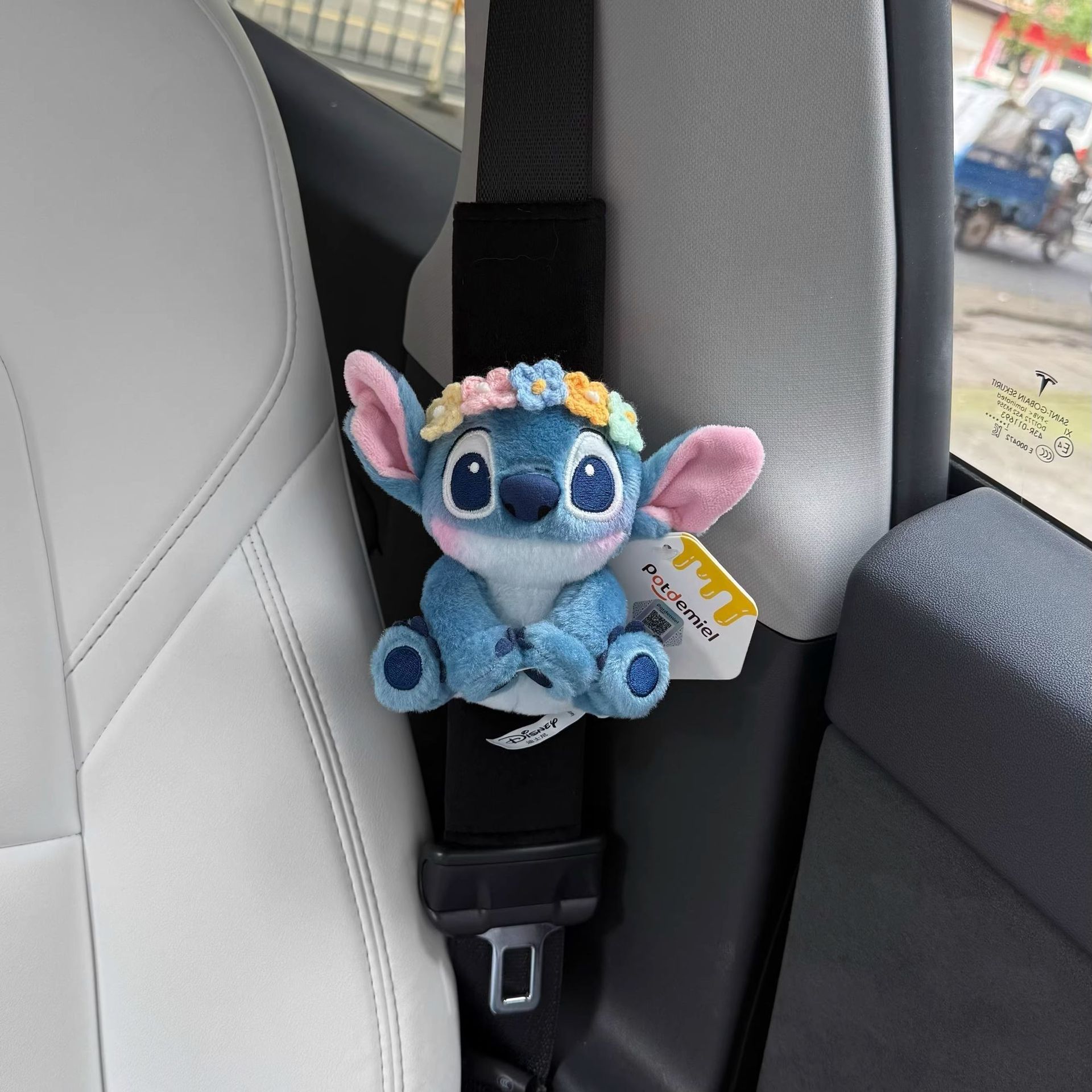 Car Interior Decoration Stitch Cute and Fun Seatbelt Shoulder Pads, Cute Cartoon Anti-Strangle and Anti-Wear Shoulder Straps, Suitable for All Seasons