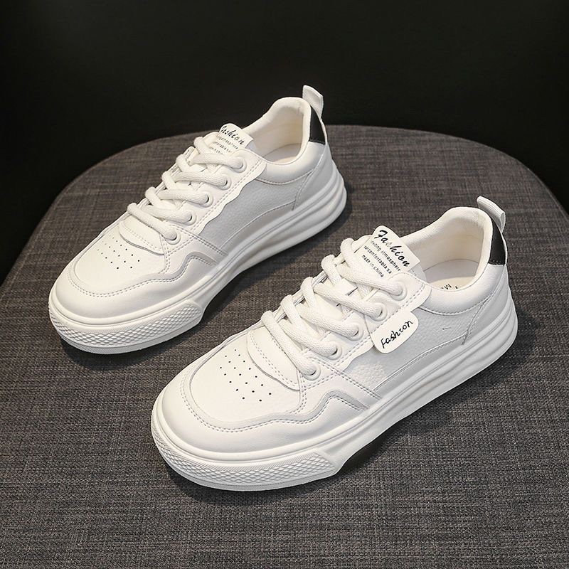 2025 primavera zapatos de mujer nuevos zapatos transpirables pequeños zapatos blancos de mujer versátiles zapatos de skate casuales deportivos de base gruesa estudiantes coreanos