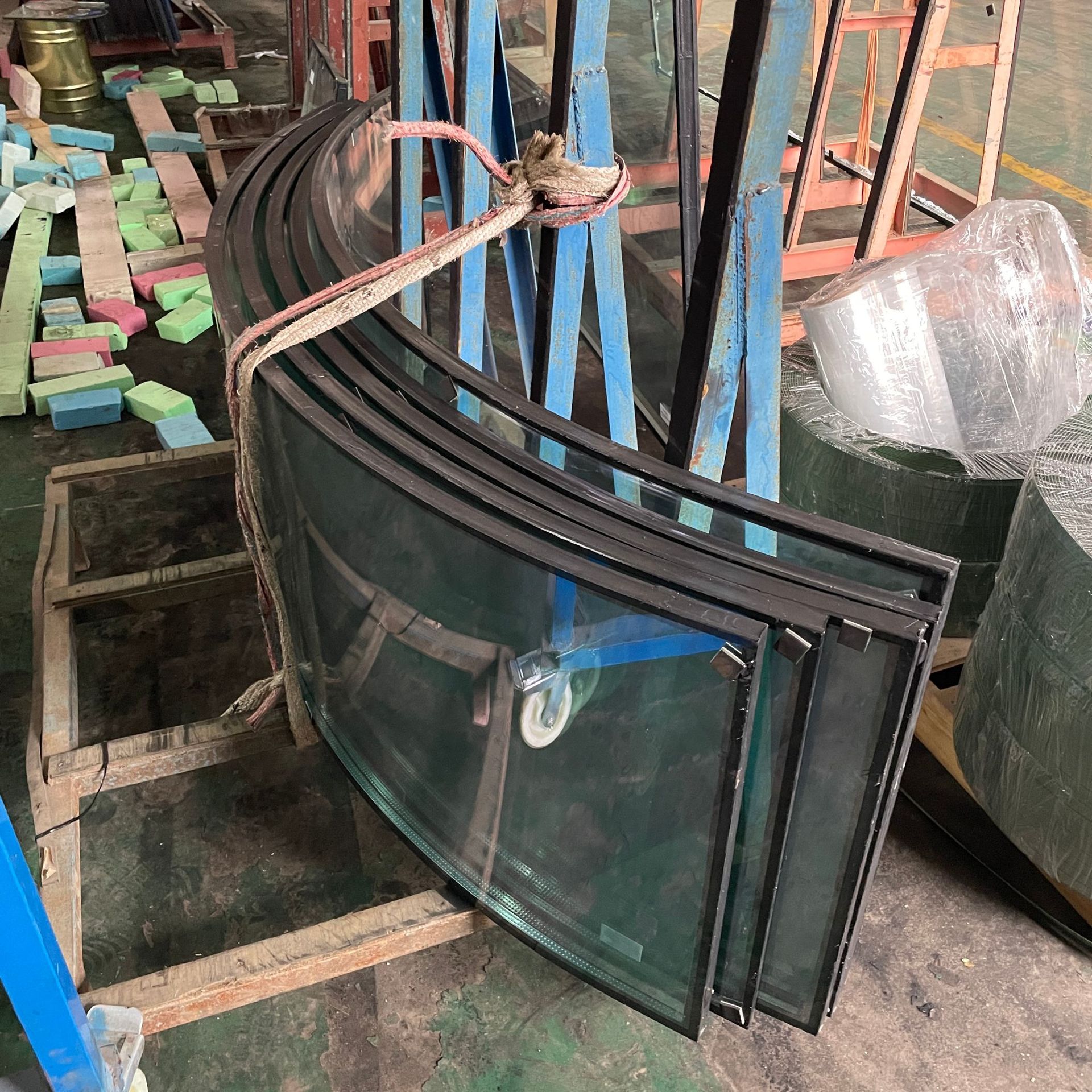 Vidrio curvo, vidrio curvo en caliente, proveedor de vidrio curvo, vidrio curvo transparente, vidrio curvo en caliente