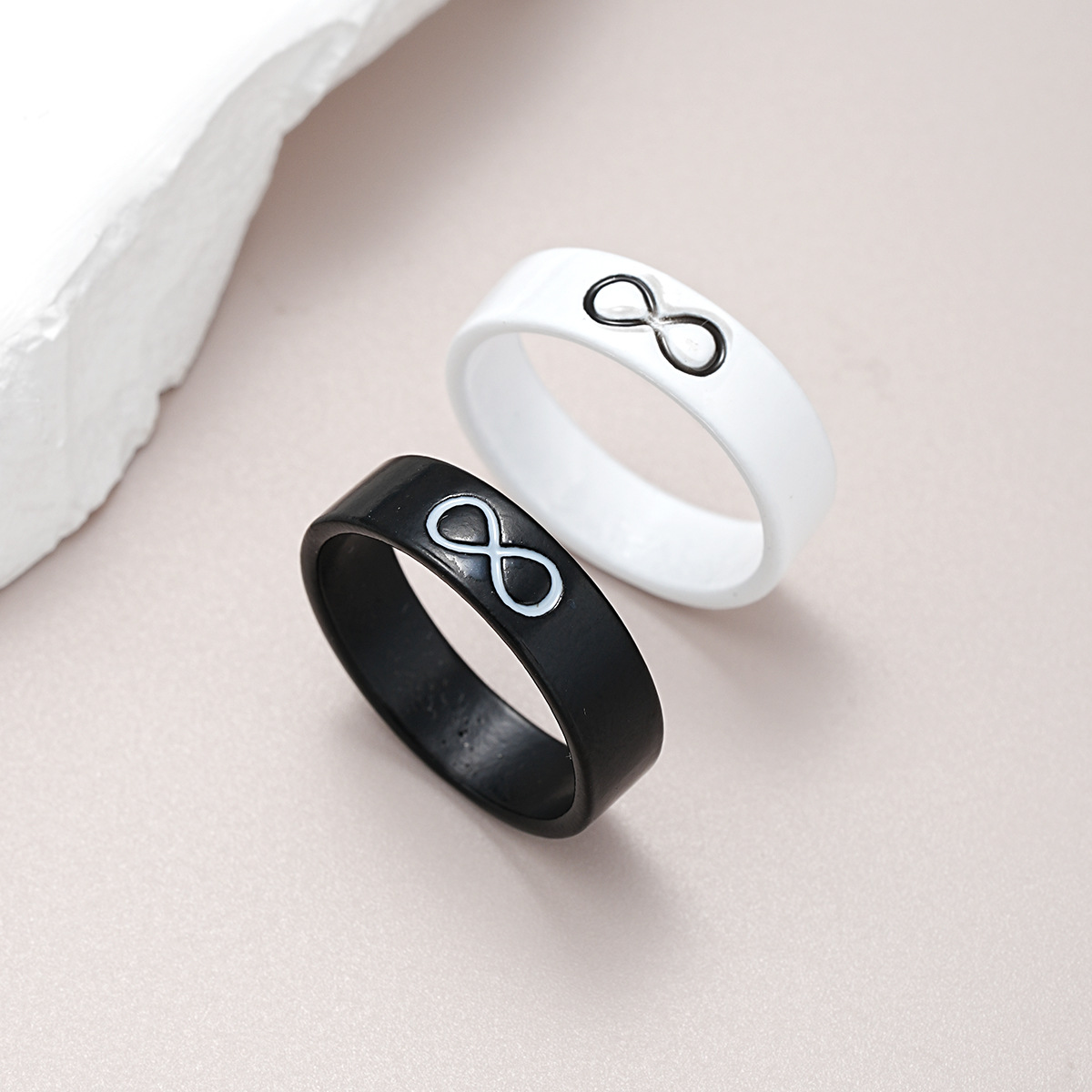 Couple Ring Black And White Lucky 8 Character Design Set_voghion.com