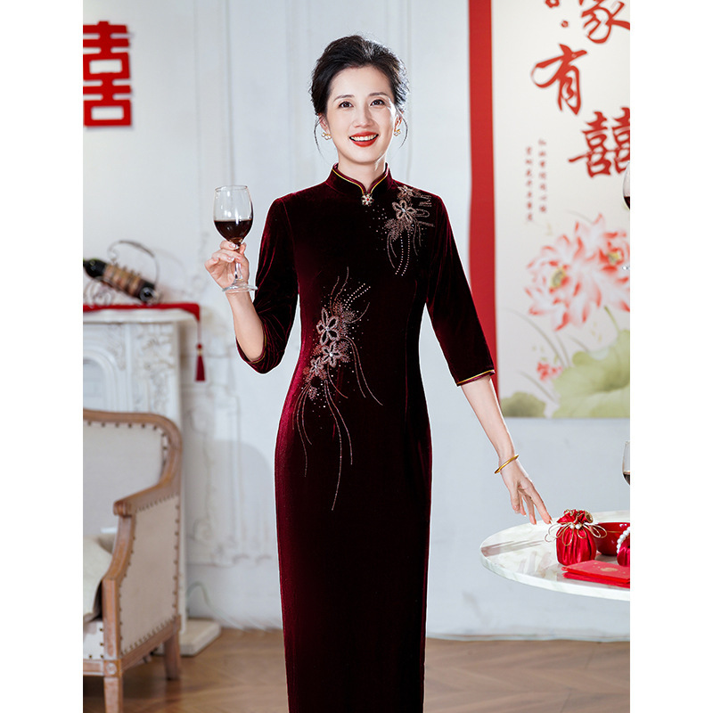 Wedding Mother-In-Law Mother's Wedding Banquet Dress 2024 New Red Cheongsam Classy Velvet Wedding Dress Noble Wedding Mother-In-Law Mother's Wedding Banquet Dress 2024 New Red Cheongsam Classy Velvet Wedding Dress Noble