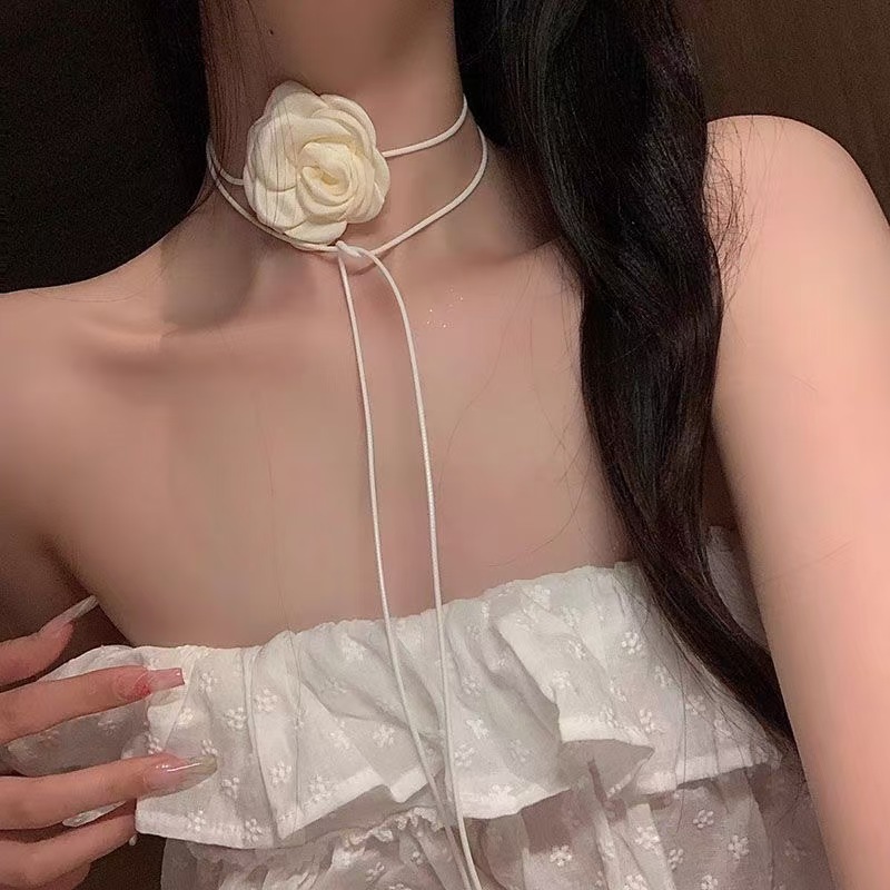 黒と白の花のチョーカーローズチョーカーネックフラワーネックストラップネックレス女性のネックカラー椿鎖骨チェーン