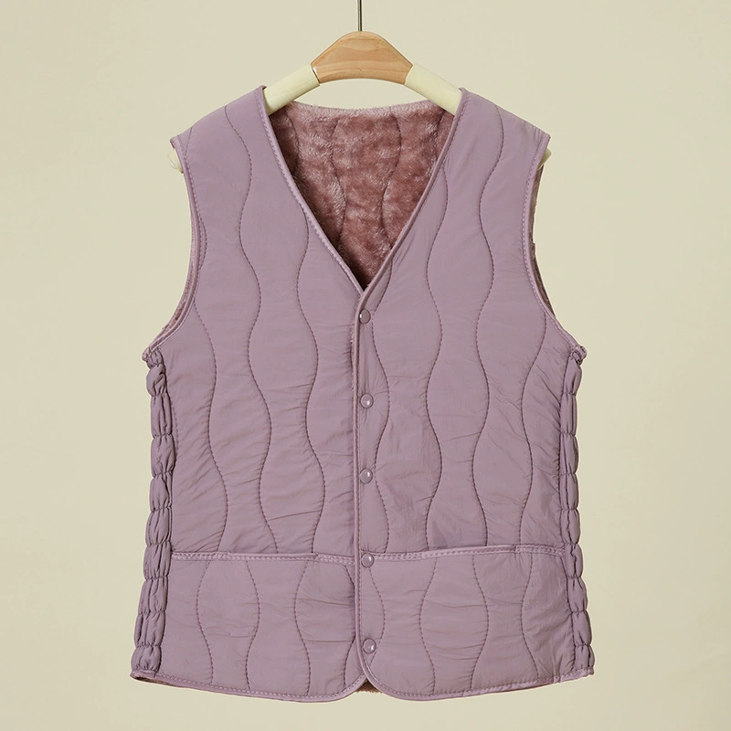 Мама одеваются осенью и зимой теплый жилет